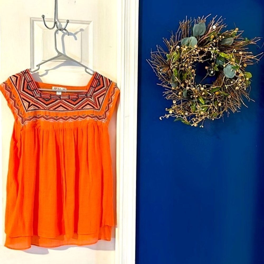 NWOT Women’s Studio JP Embroidered Rayon & Polyester Sleeveless Top Size L